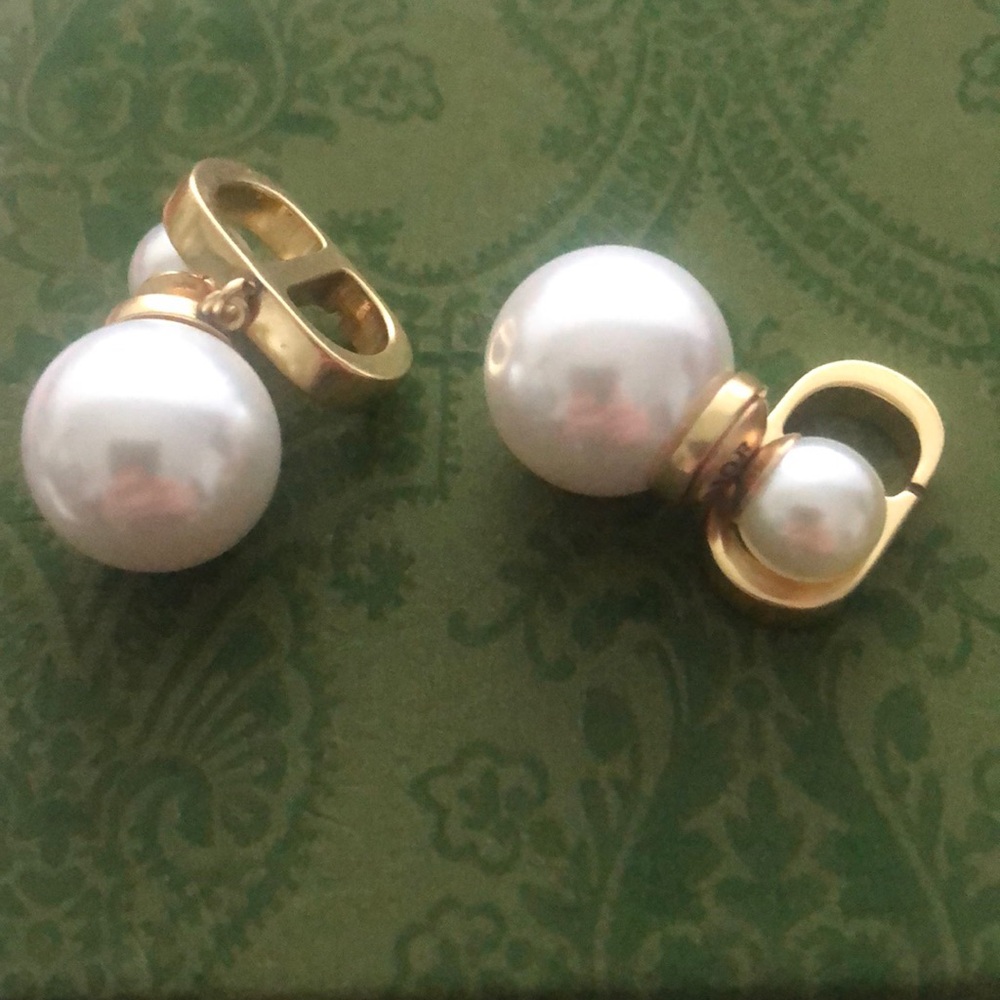Dior Pearl Fold CD stud Earrings